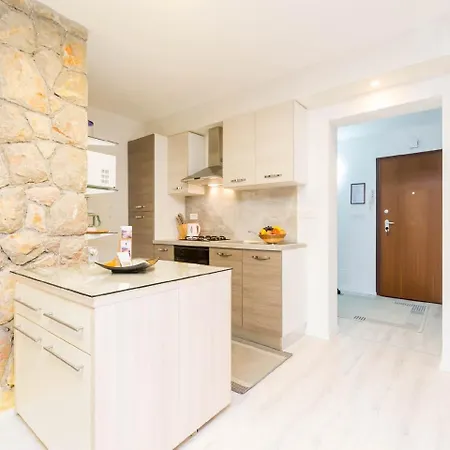 Apartment In Njivice/insel Krk 33553 Njivice